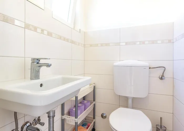 Semesterbostad Betiga 06 Barbariga